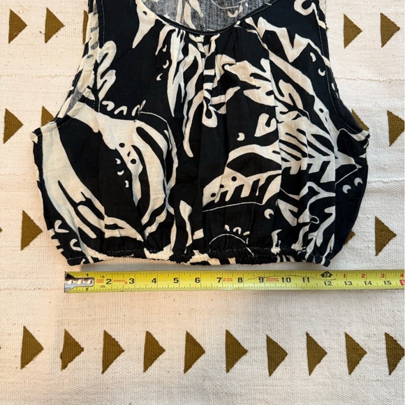 Patterned Crop Bubble Top - Picture 4 of 4